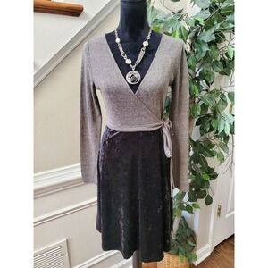 Mystree Women's Gray & Black V-Neck Long Sleeve Knee Length Dress Size Small